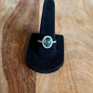 Elegant sterling Silver and Green Gemstone Ring